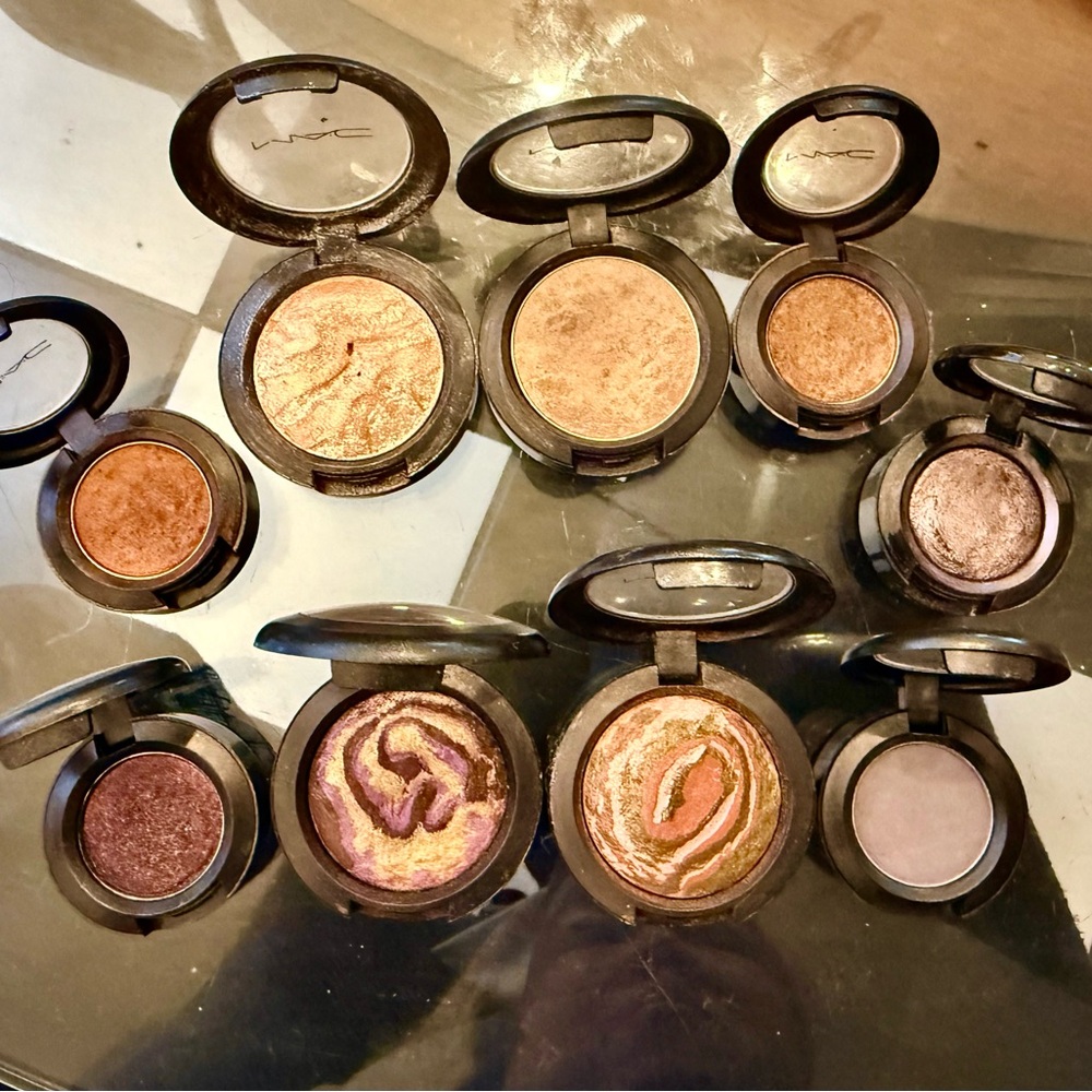 MAC Cosmetics Earthy Tones Eyeshadow. I Dont wear eye shadow anymore. Bearly use - Picture 3 of 3